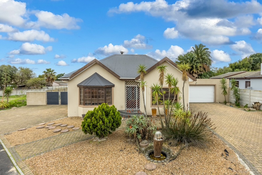 4 Bedroom Property for Sale in Amandelsig Western Cape